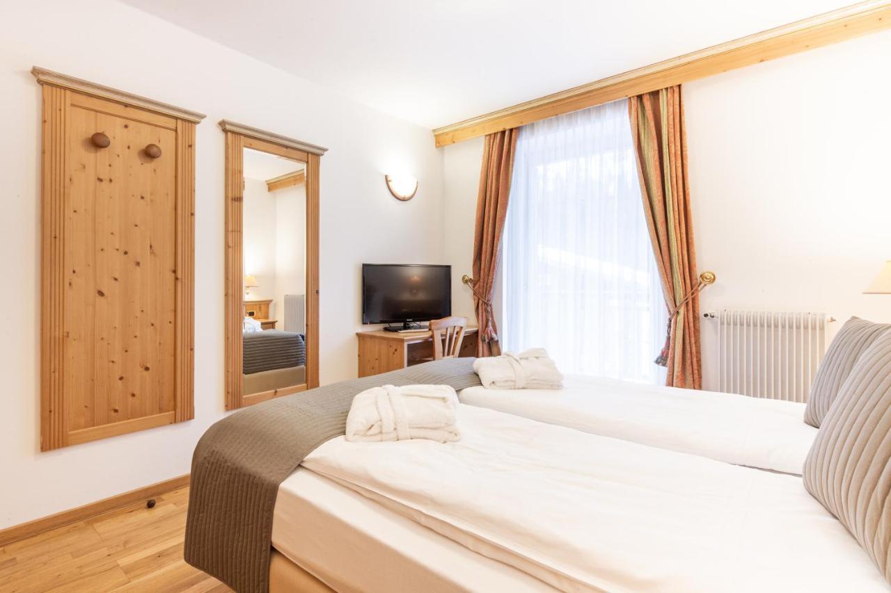 Hotel Soreghes Gran Chalet 坎皮泰洛迪法萨 外观 照片