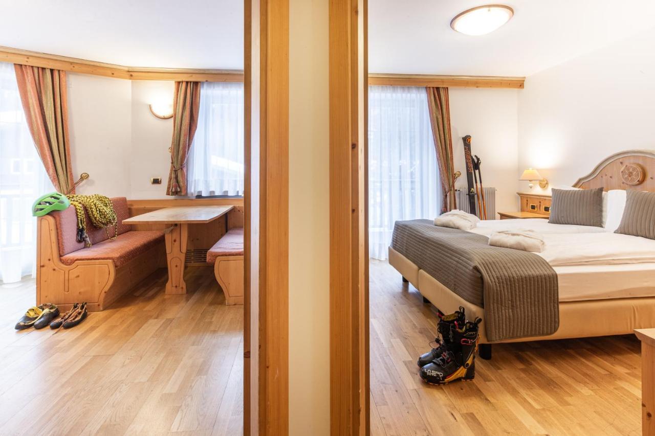 Hotel Soreghes Gran Chalet 坎皮泰洛迪法萨 外观 照片