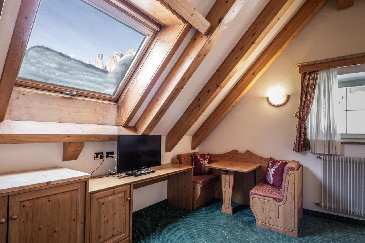 Hotel Soreghes Gran Chalet 坎皮泰洛迪法萨 外观 照片