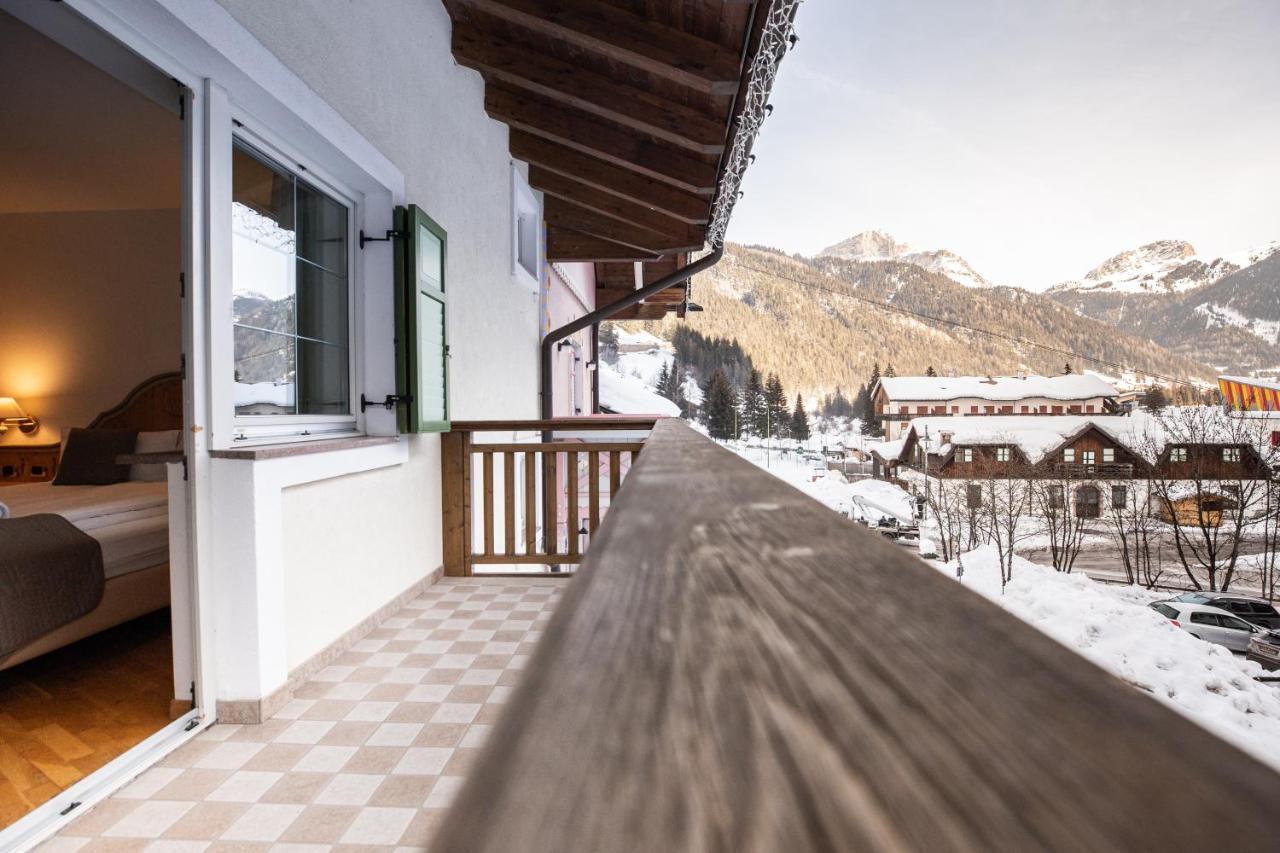 Hotel Soreghes Gran Chalet 坎皮泰洛迪法萨 外观 照片