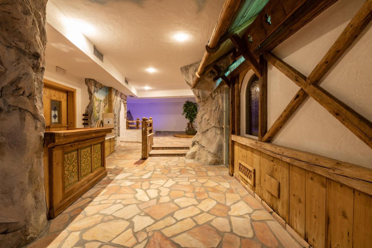 Hotel Soreghes Gran Chalet 坎皮泰洛迪法萨 外观 照片