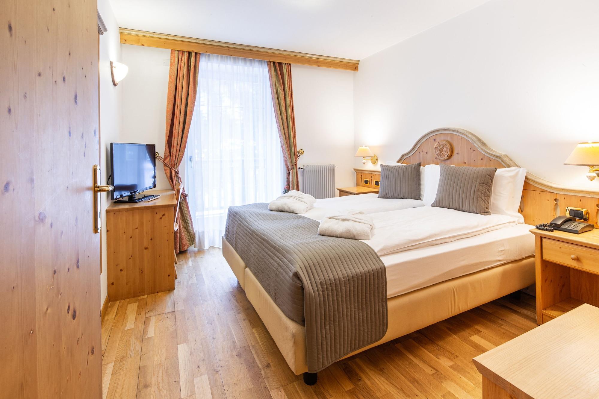 Hotel Soreghes Gran Chalet 坎皮泰洛迪法萨 外观 照片