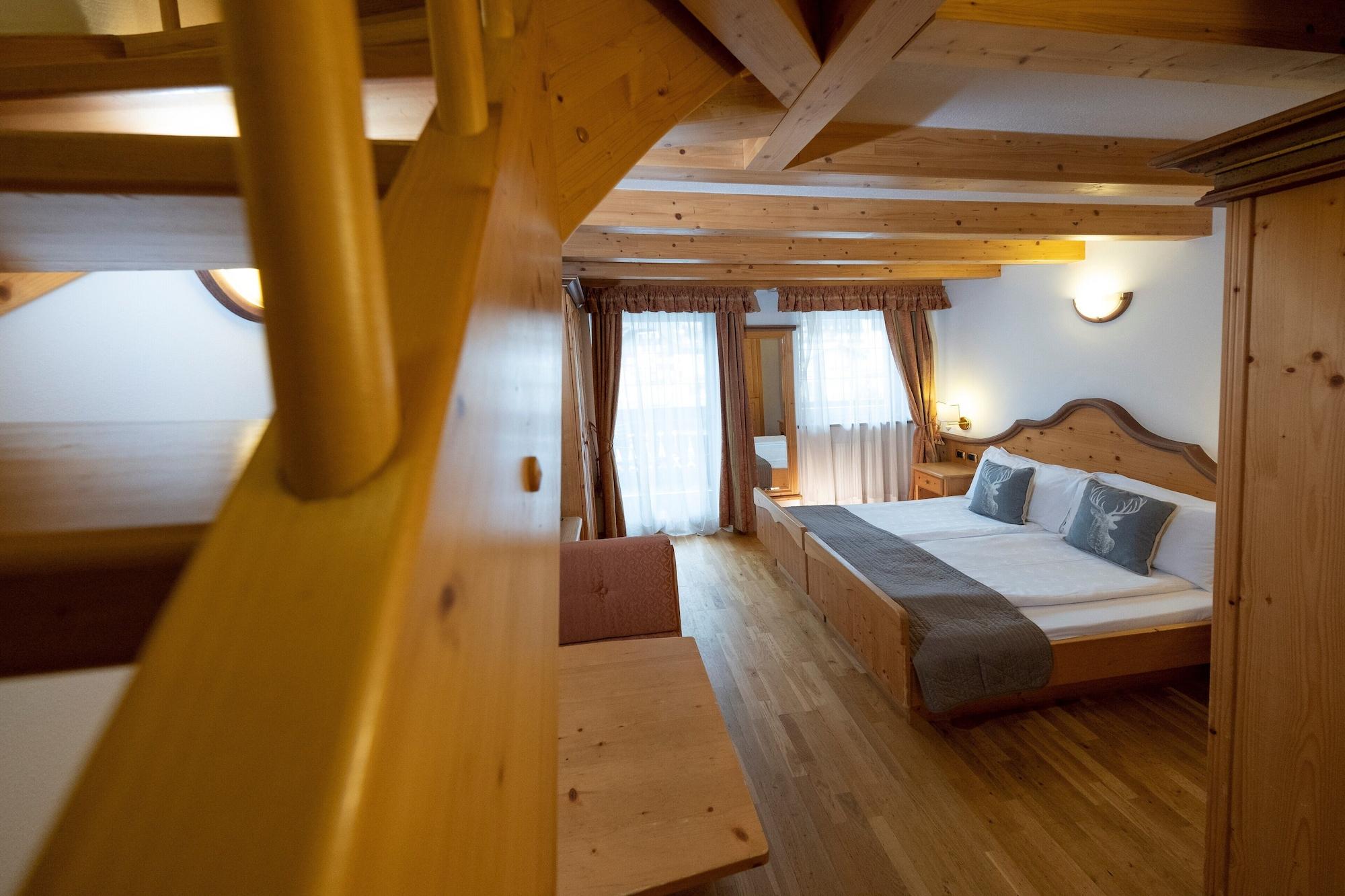 Hotel Soreghes Gran Chalet 坎皮泰洛迪法萨 外观 照片