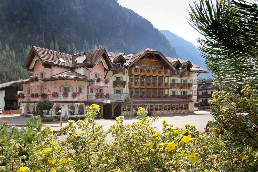 Hotel Soreghes Gran Chalet 坎皮泰洛迪法萨 外观 照片