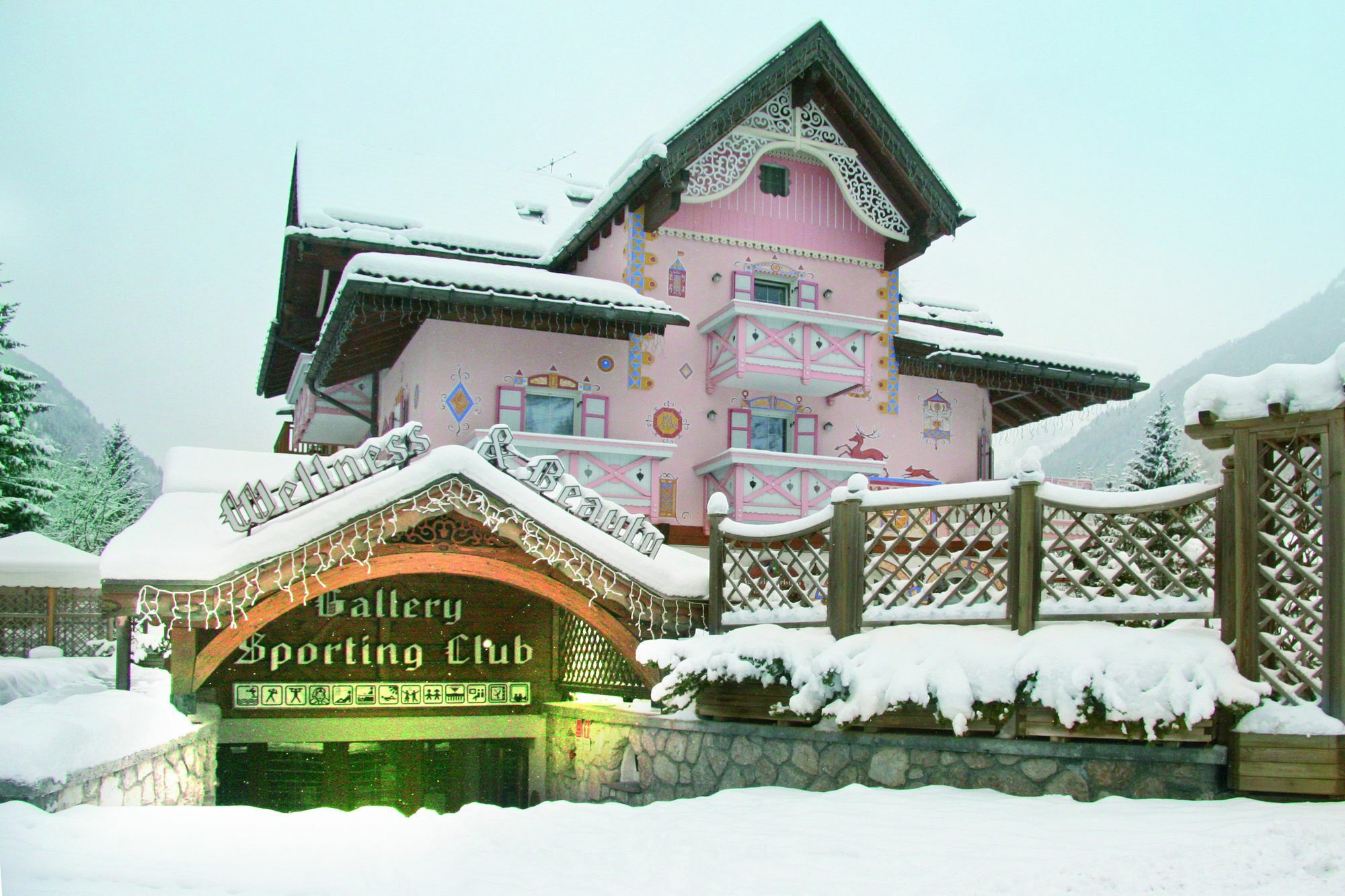 Hotel Soreghes Gran Chalet 坎皮泰洛迪法萨 外观 照片